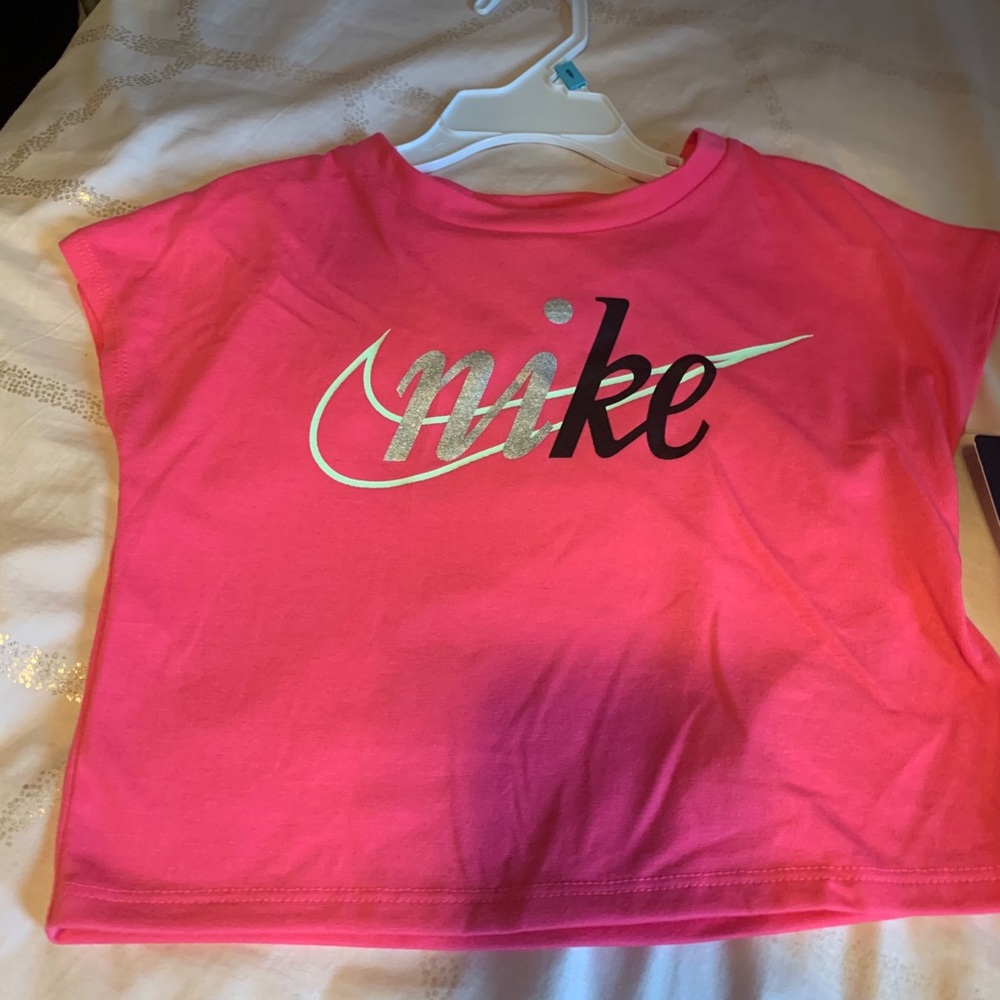 Nike top